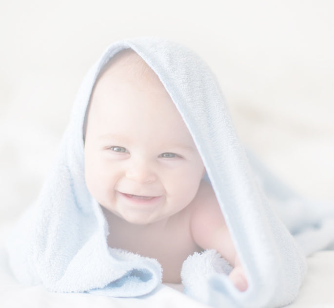 https://www.mustelausa.com/cdn/shop/articles/oatmeal_bath_for_babies_3_685x630.jpg?v=1676022329